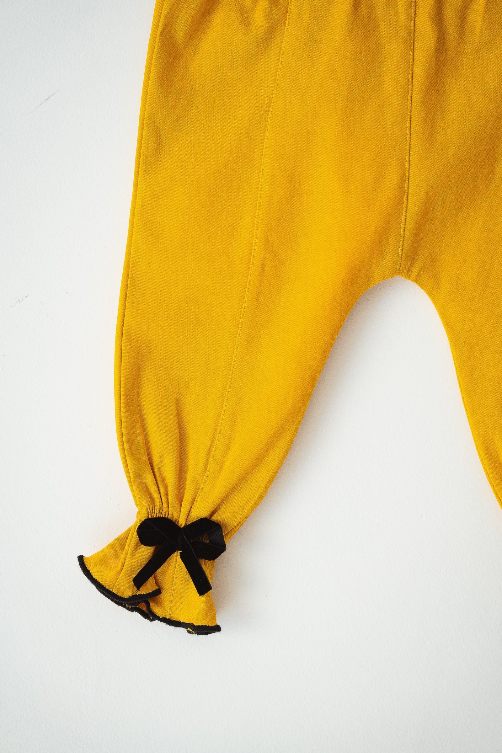 Pantalón Mostaza Bengalina Festones Negros - Imagen 2