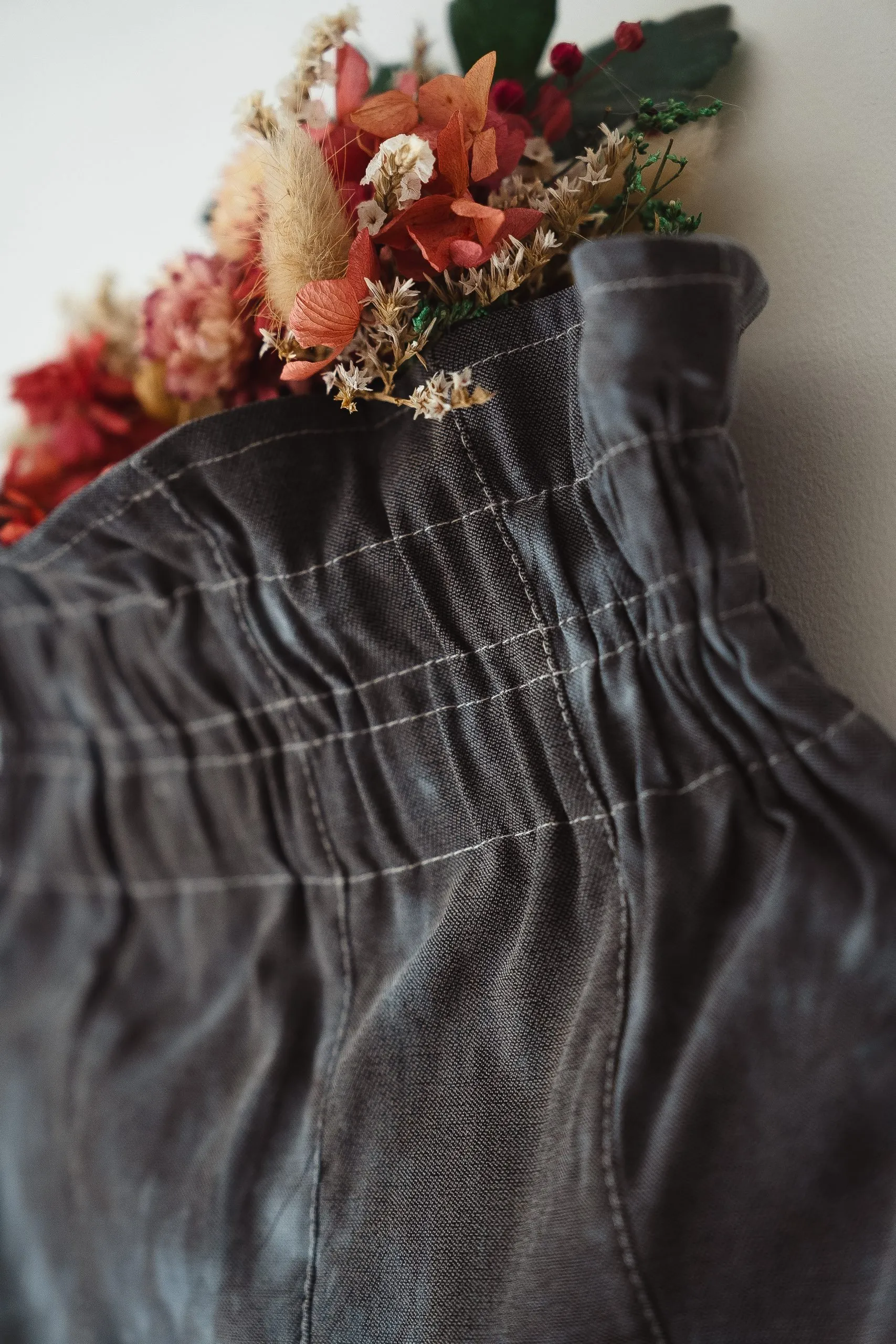 Remera Rosa con Volados en Forma de Corazón + Pantalón batik - Imagen 4