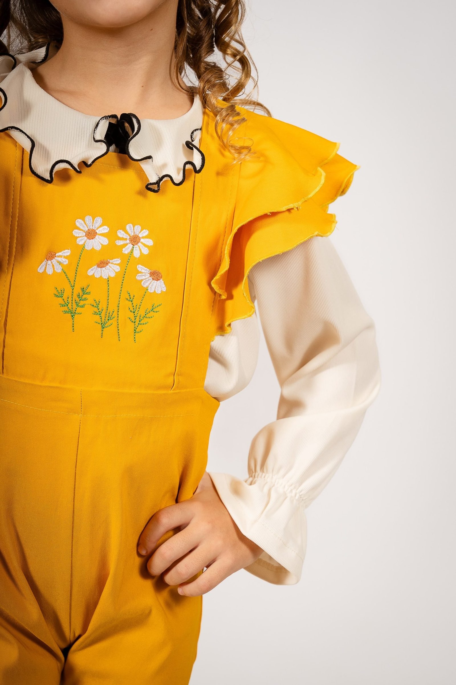 Jumper Mostaza con Margaritas Bordadas - Imagen 4