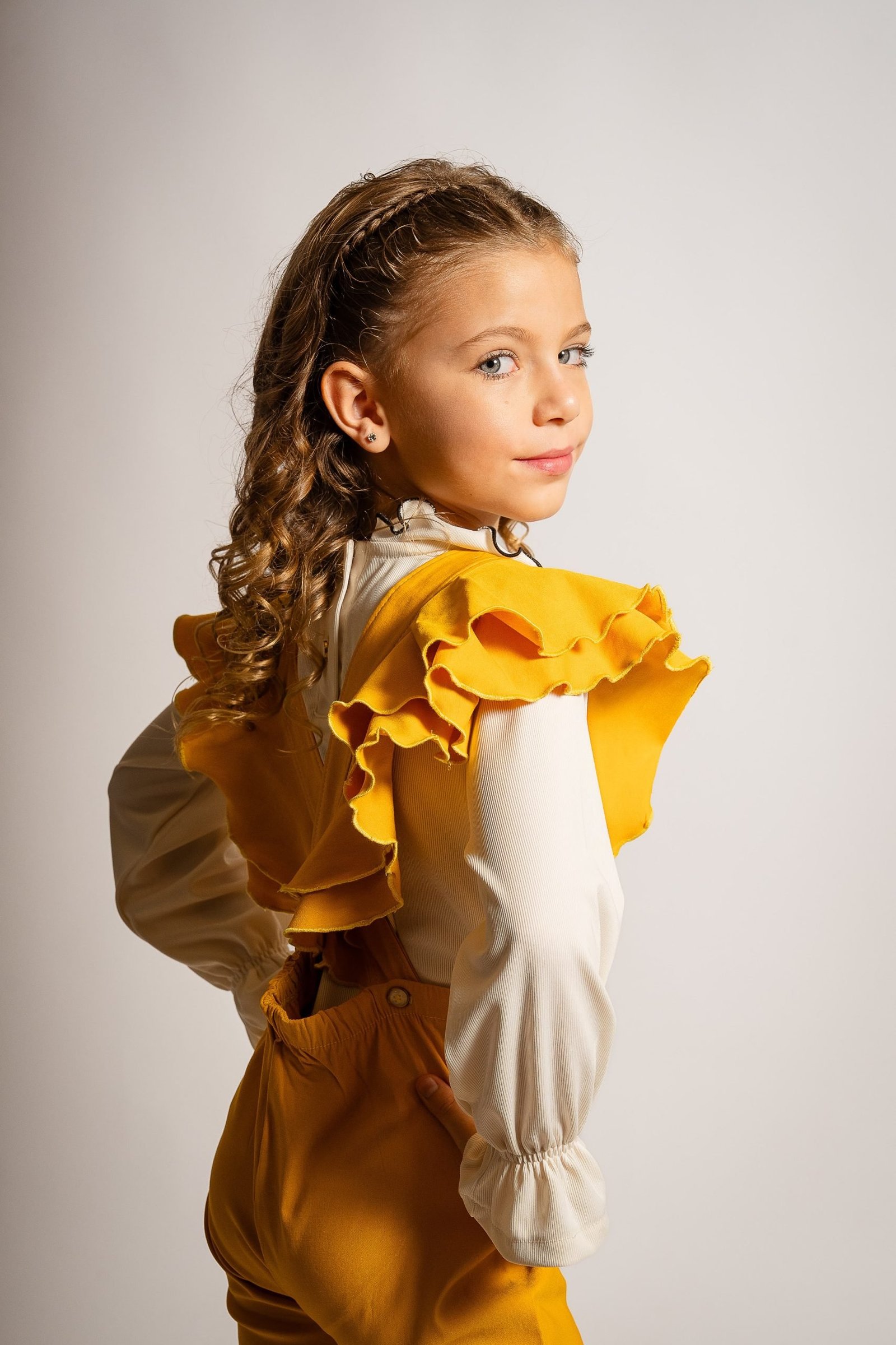 Jumper Mostaza con Margaritas Bordadas - Imagen 7