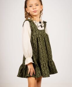 Jumper verde de bengalina para niñas con estampa geométrica y volado en ruedo, ideal para looks elegantes