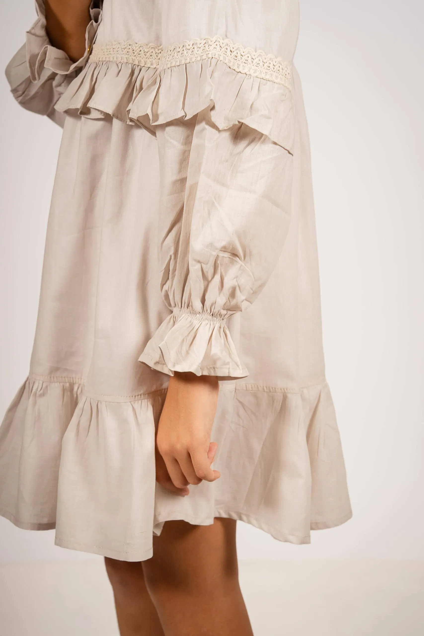 Vestido Amelia beige con puntilla - Imagen 7