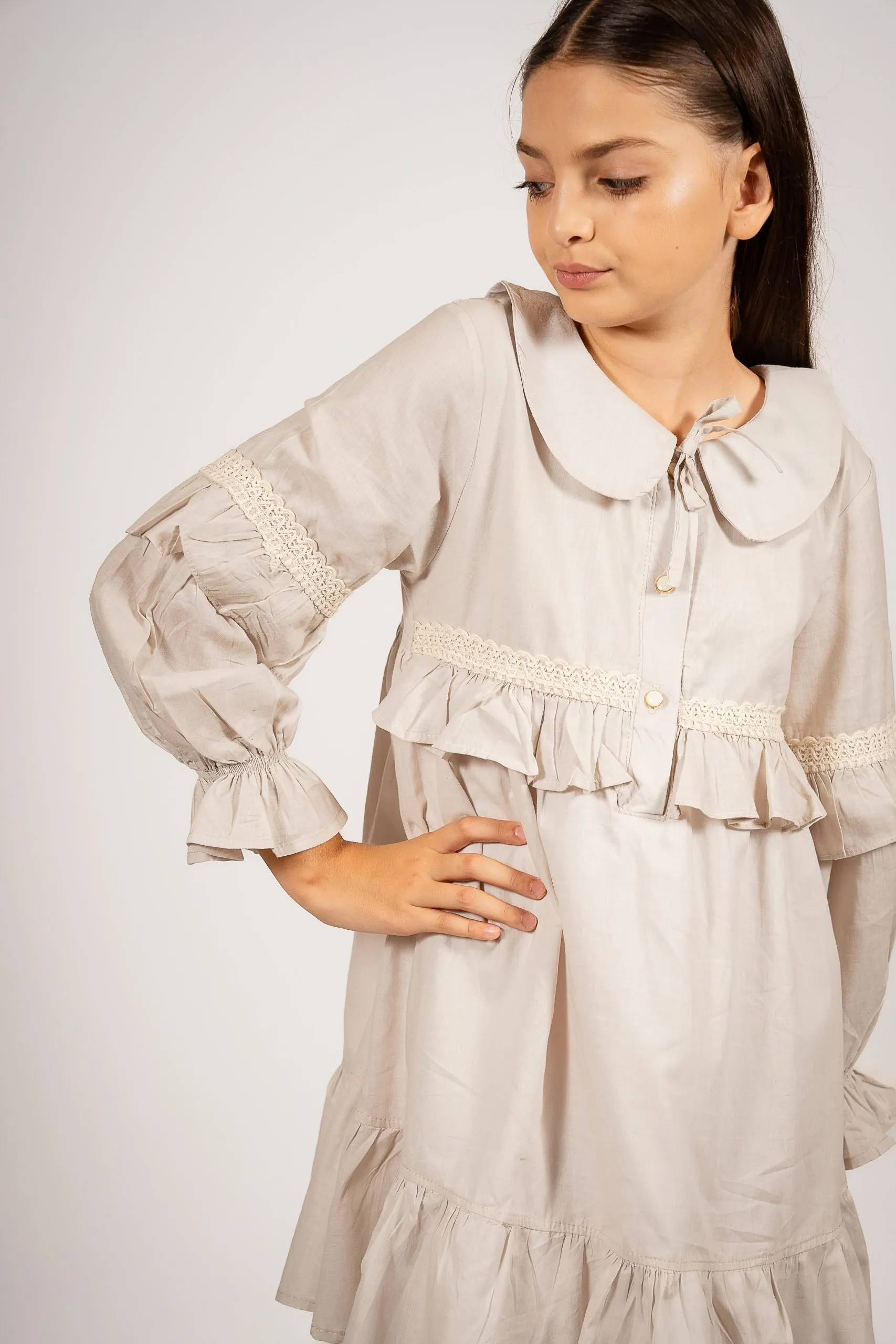 Vestido Amelia beige con puntilla - Imagen 8