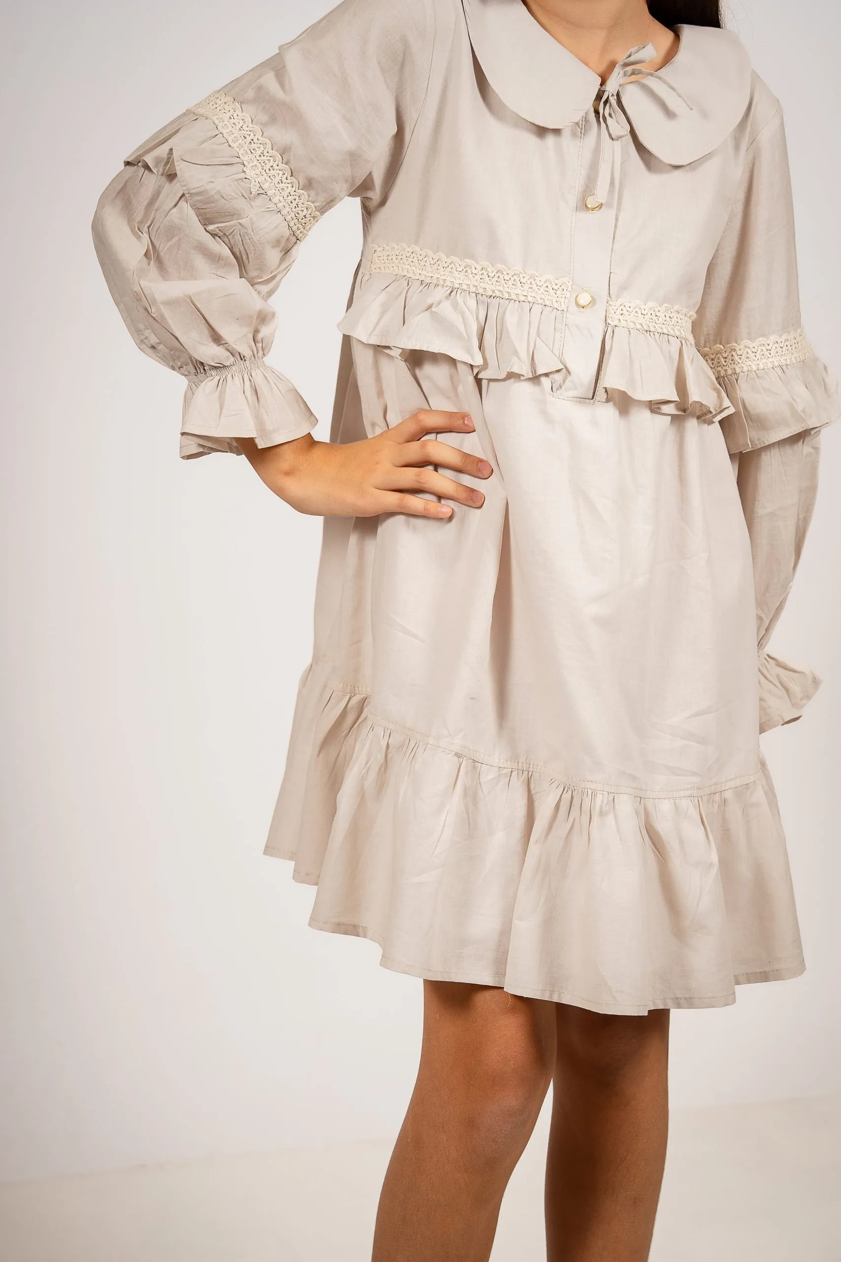 Vestido Amelia beige con puntilla - Imagen 9