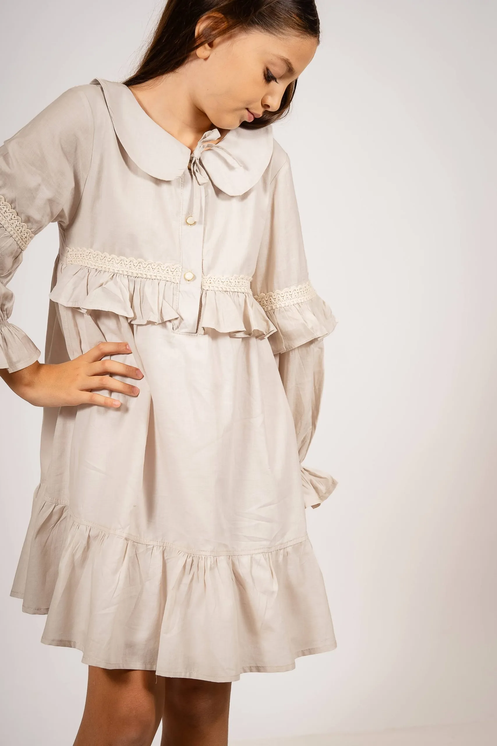 Vestido Amelia beige con puntilla - Imagen 10
