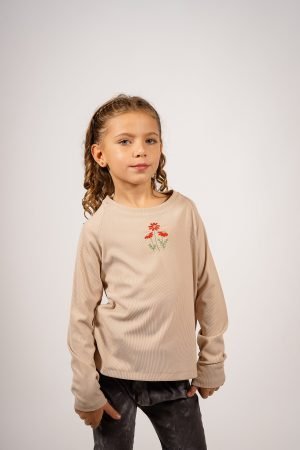 Alternative view of Remera Morley Beige Bordado Margaritas Rojas