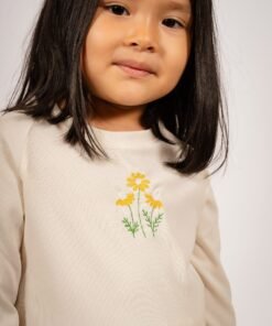 Alternative view of Remera Morley Ecru Bordada Margaritas Amarillas