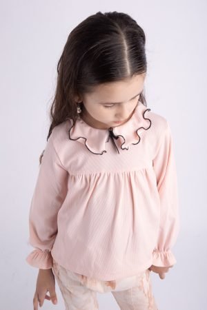 Blusa morley rosa cuello bebé para niñas, volados festoneados y estilo coquette