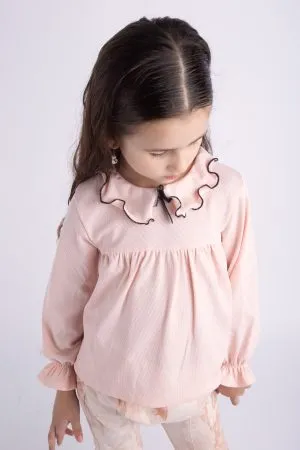 Blusa morley rosa cuello bebé para niñas, volados festoneados y estilo coquette
