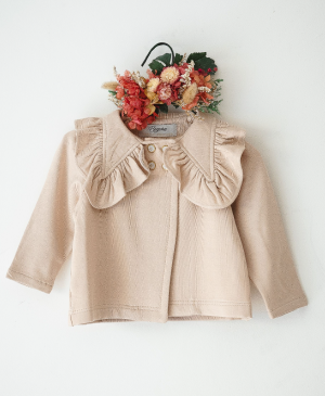 Saco Cora Modal con Frisa y Cuello Babero con Volados beige