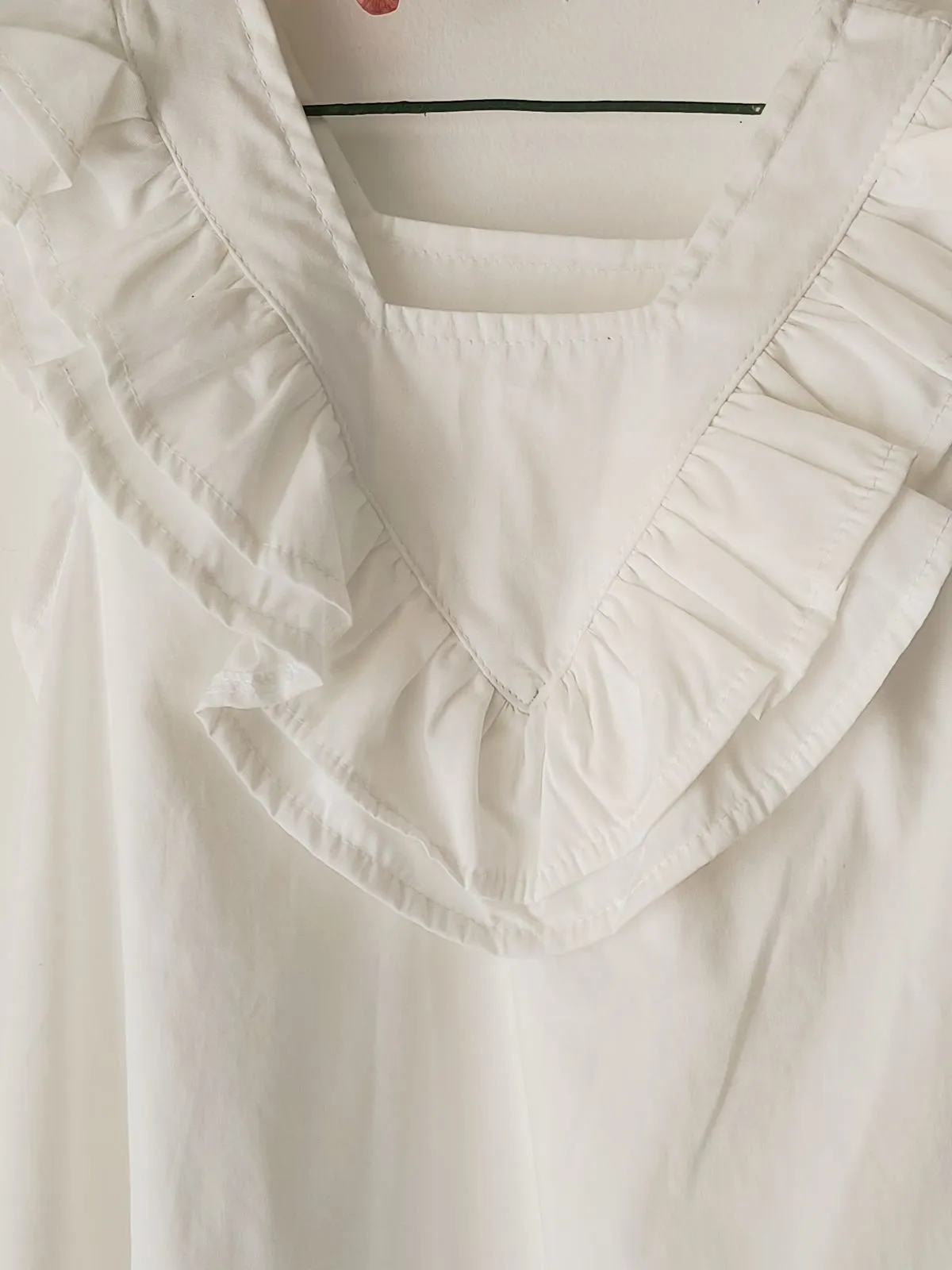 vestido mini volado V de poplín 100% algodón - Imagen 2