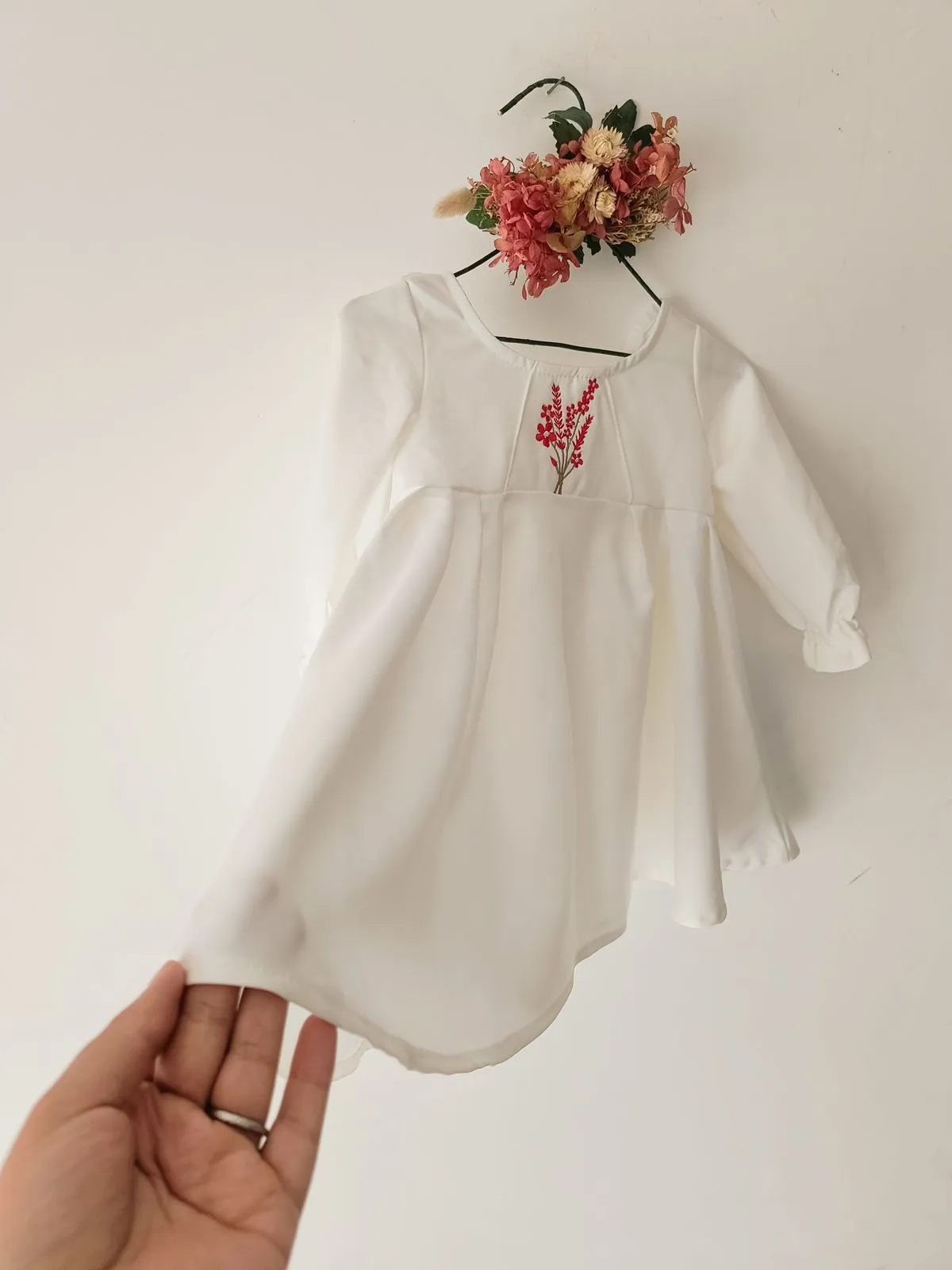 Vestido bordado blanco coquette para niñas - Imagen 2