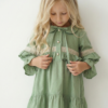 Vestido verde de voile para niñas con puntillas y mangas globo, diseño artesanal romántico
