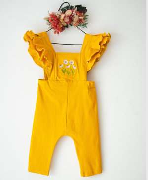 Jumper Mostaza con Margaritas Bordadas