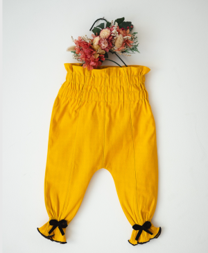 Pantalón Mostaza Bengalina Festones Negros