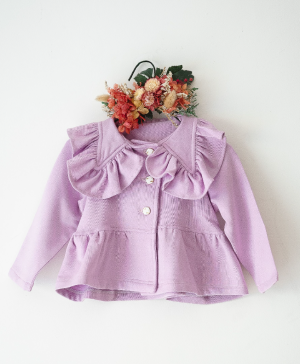 Saco lila con volados elegantes