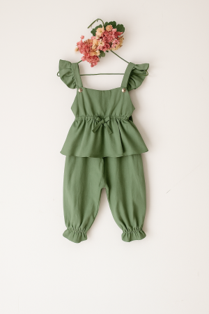 Enterito verde militar de bengalina Jumpsuit Alice con broches plateados y moño a tono para niñas