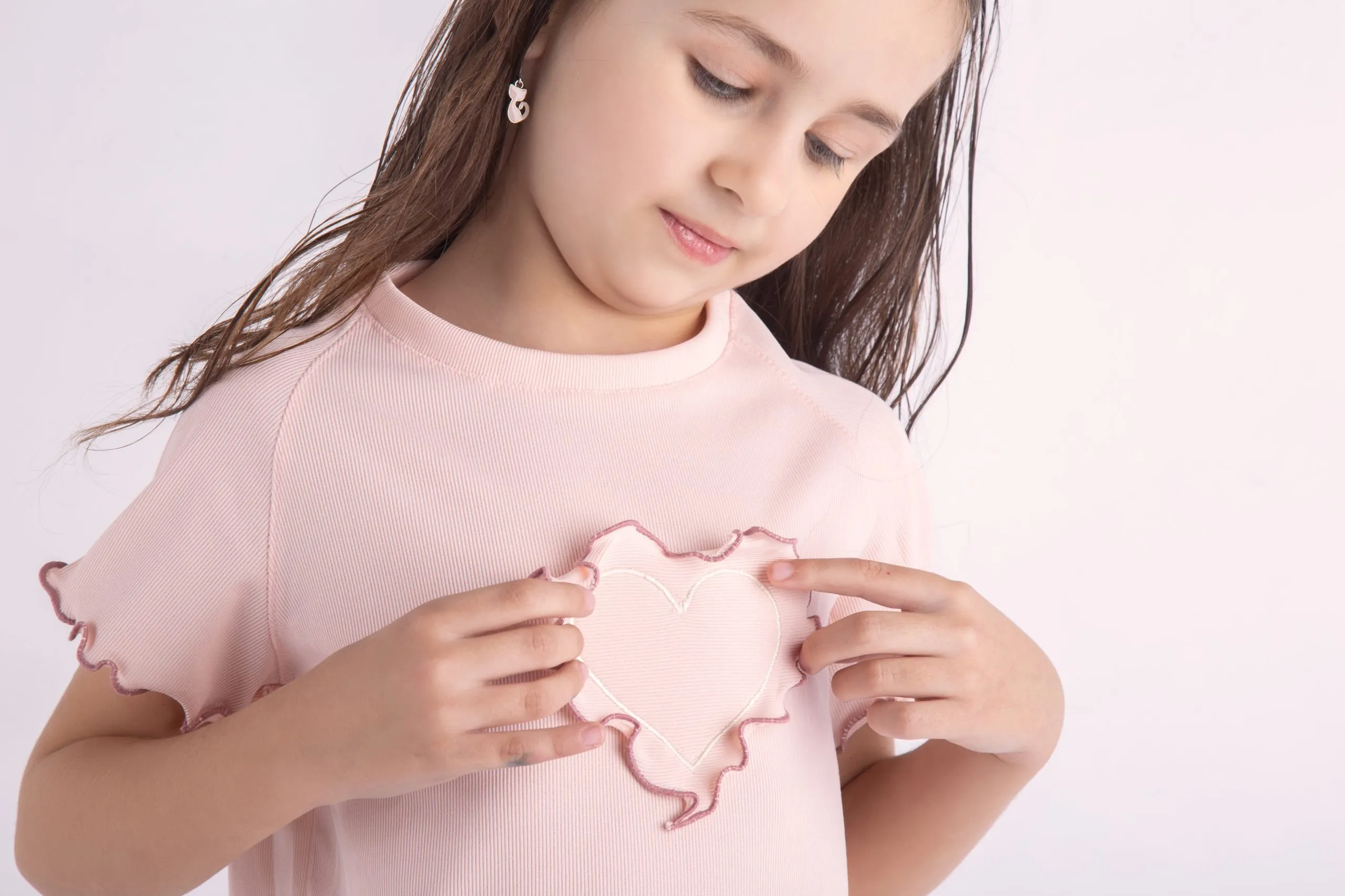 Blusa Infantil Coquette con Corazón Rústico – Rosa Palo - Imagen 2