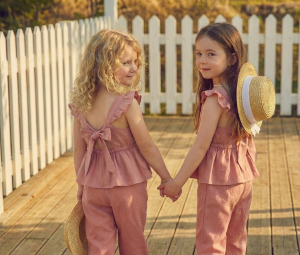 Enterito rosa viejo de bengalina Jumpsuit Alice con moño al frente y lazo trasero, moda infantil elegante para niñas
