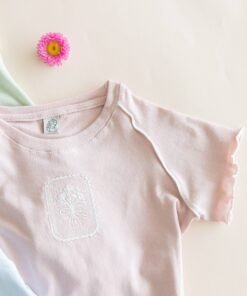 remera infantil coquette bordada raglán rosa algodón con flor – Begoña