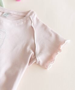 remera infantil coquette bordada raglán rosa algodón con flor – Begoña