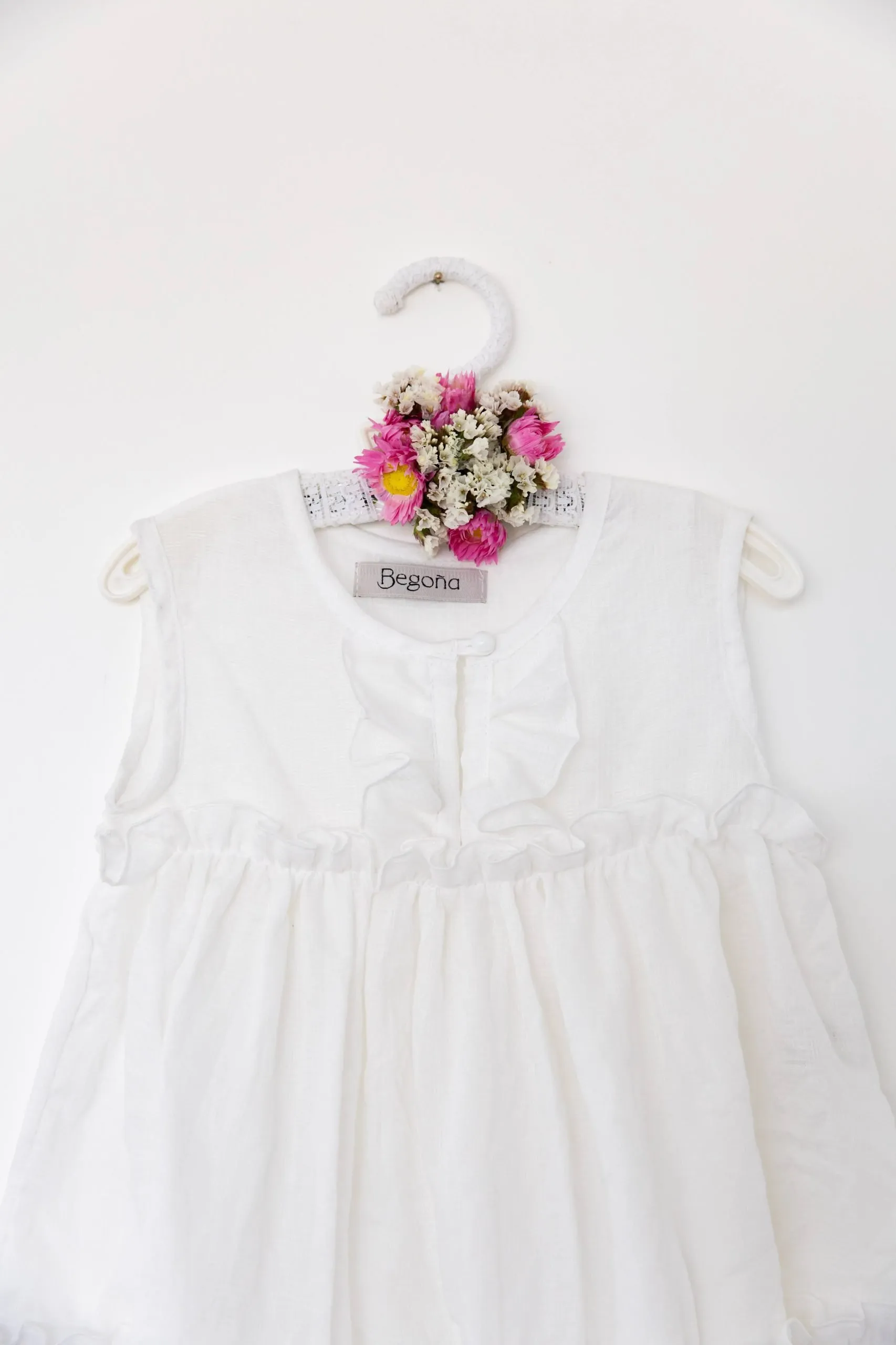 Vestido infantil boho chic blanco fresco y artesanal - Imagen 6