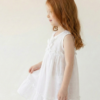Vestido infantil boho chic blanco con volados y festones, fresco y artesanal