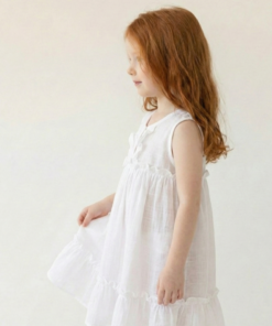 Vestido infantil boho chic blanco con volados y festones, fresco y artesanal
