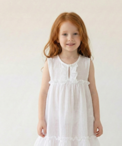 Vestido infantil boho chic blanco con volados y festones, fresco y artesanal