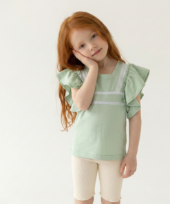remera infantil coquette de jersey verde pastel con puntilla y mangas con volados – Begoña Boutique