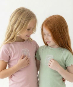 Remera infantil coquette bordada raglán | Colores pastel en algodón