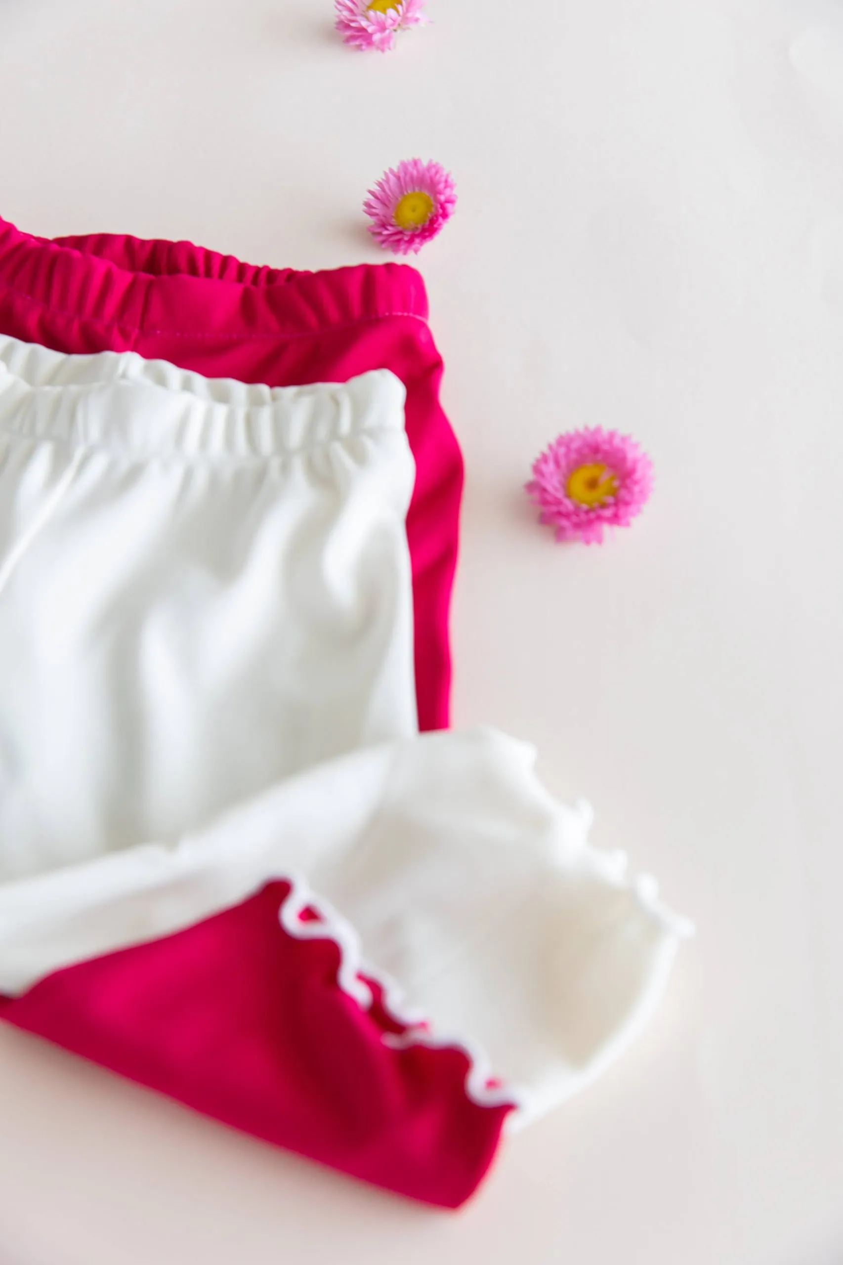 Calza biker infantil de morley | Colores ecru y fucsia - Imagen 3