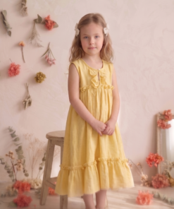 Vestido infantil Zoe simil lino amarillo con volados y festones – fresco y liviano