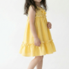 Vestido infantil Zoe simil lino amarillo con volados y festones – fresco y liviano