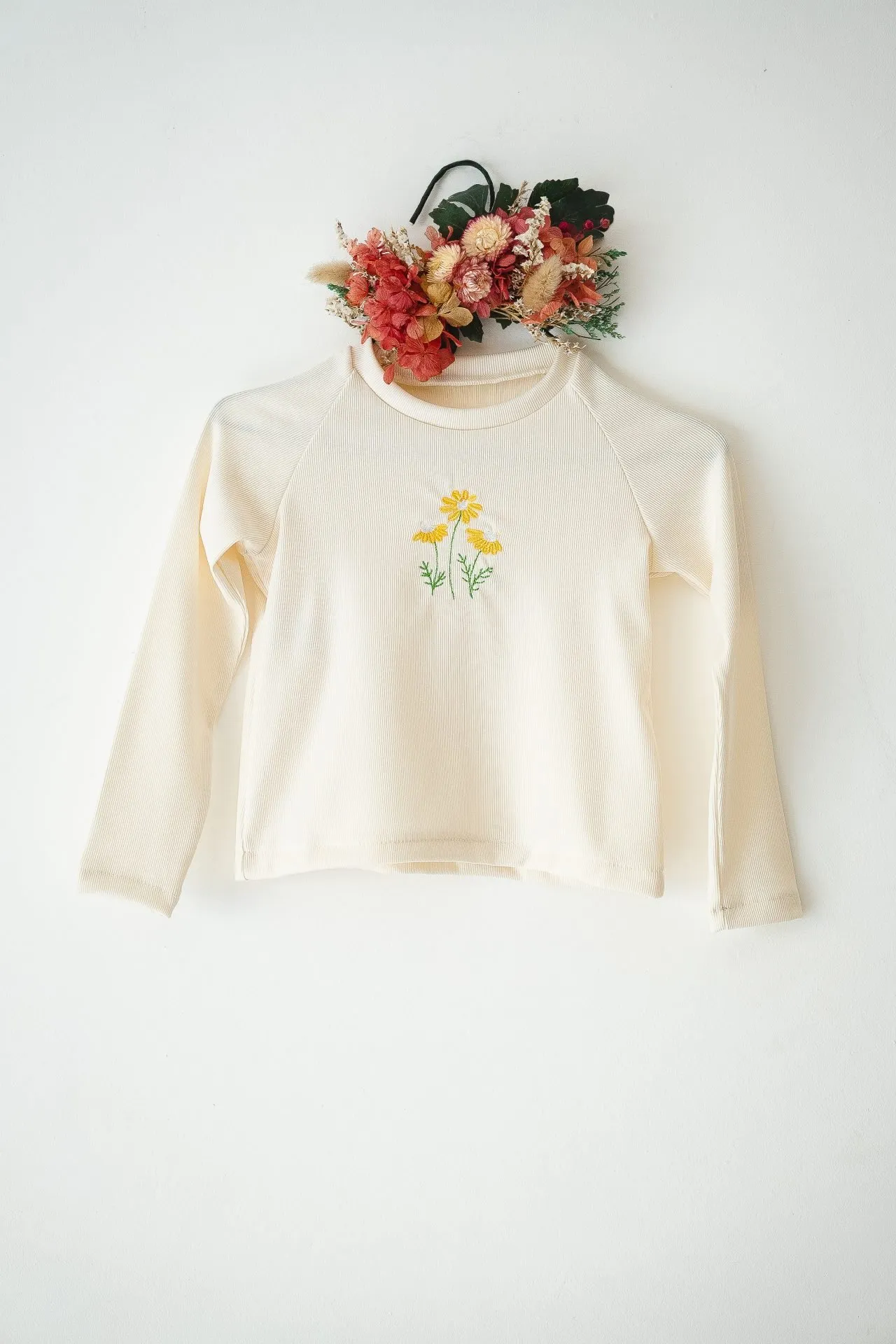 Conjunto Bebé Mostaza y Crudo | Enterito Bengalina + Remera Bordada - Imagen 11