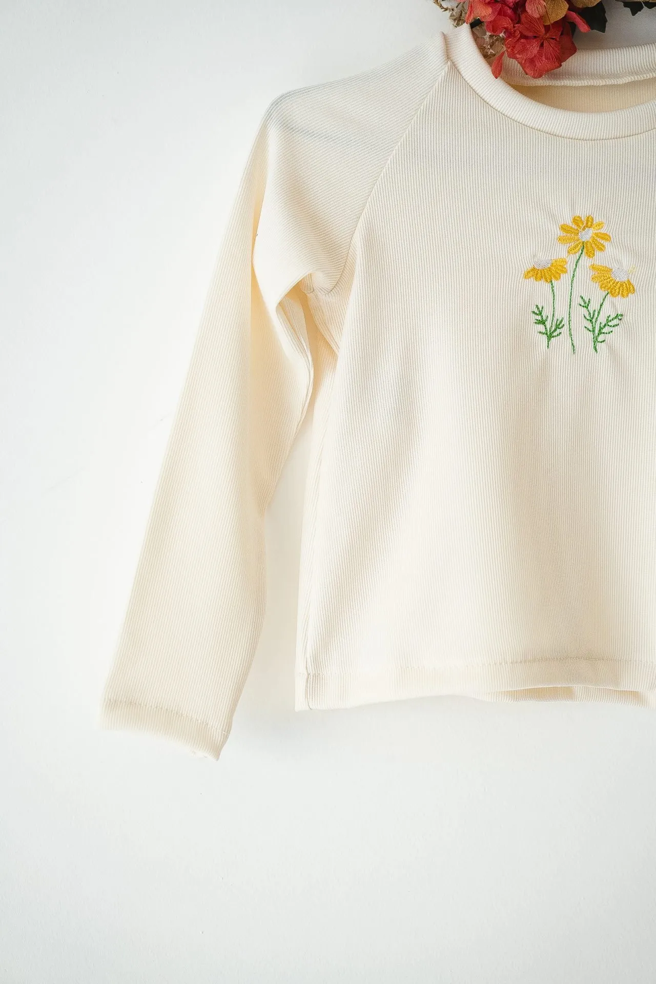 Conjunto Bebé Mostaza y Crudo | Enterito Bengalina + Remera Bordada - Imagen 9