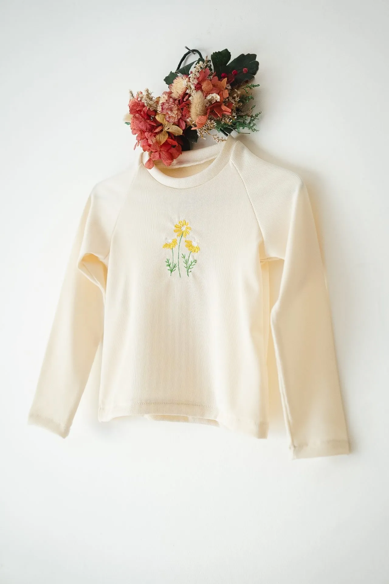 Conjunto Bebé Mostaza y Crudo | Enterito Bengalina + Remera Bordada - Imagen 5