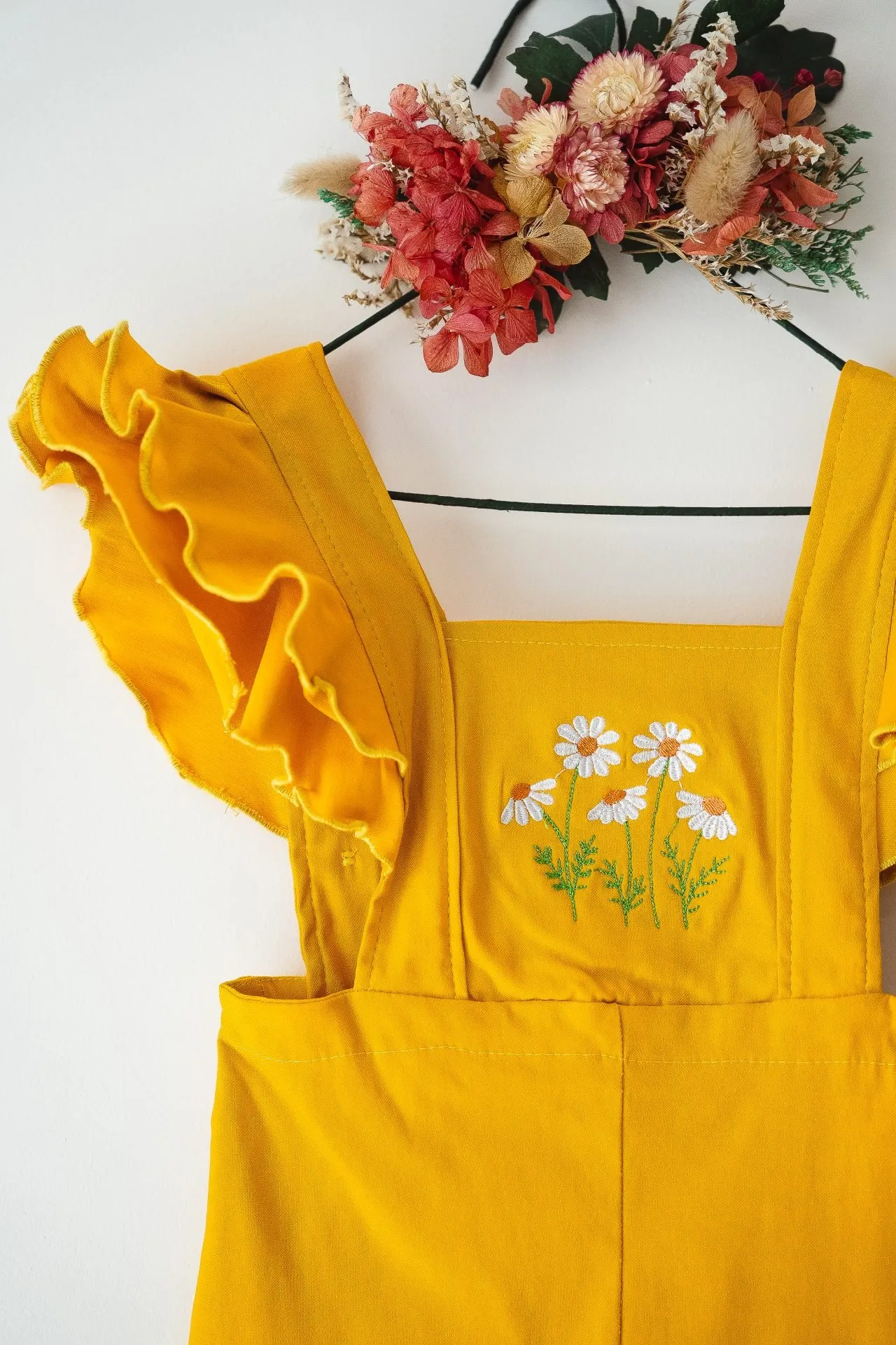 Conjunto Bebé Mostaza y Crudo | Enterito Bengalina + Remera Bordada - Imagen 6