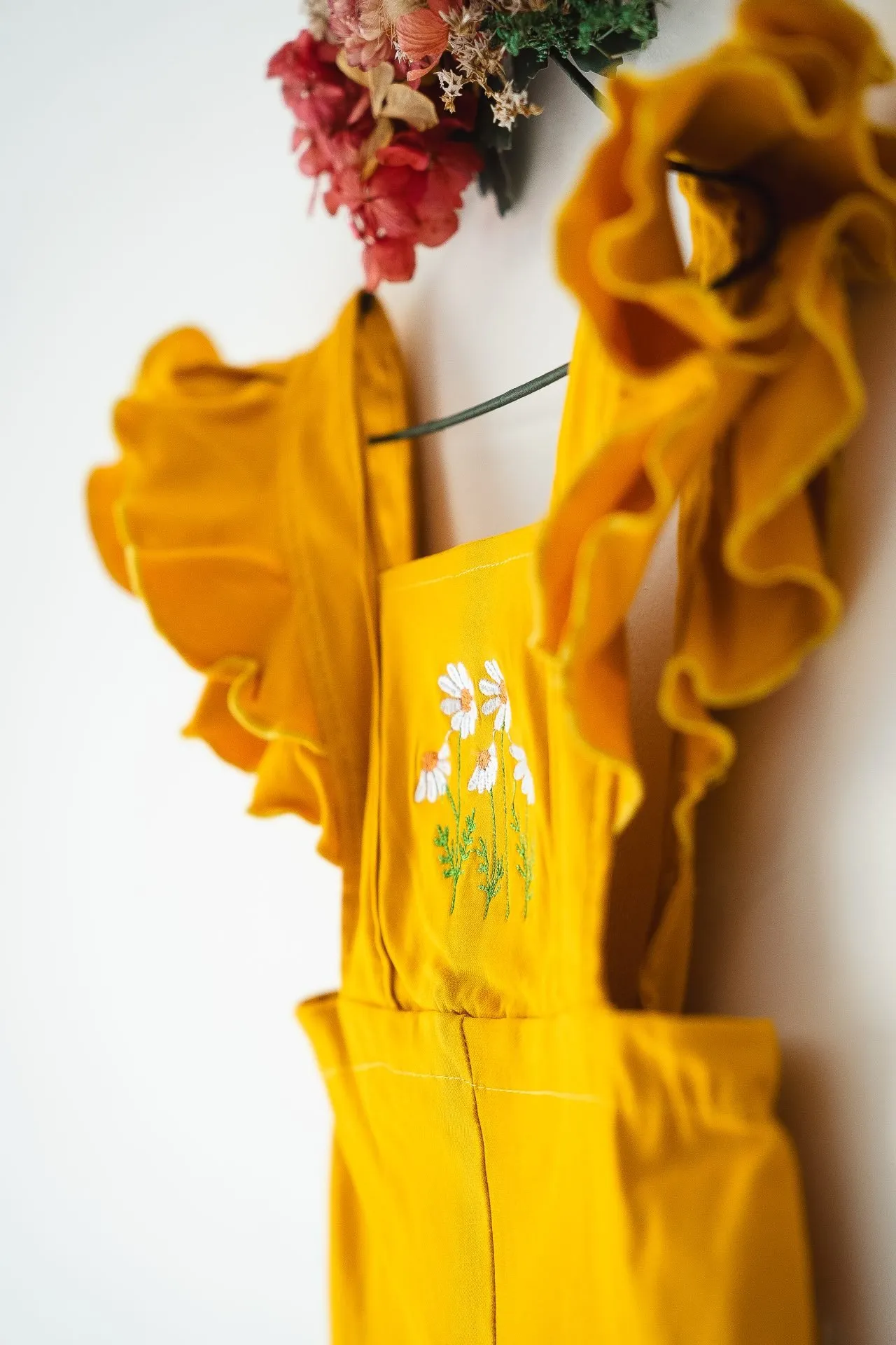 Conjunto Bebé Mostaza y Crudo | Enterito Bengalina + Remera Bordada - Imagen 8