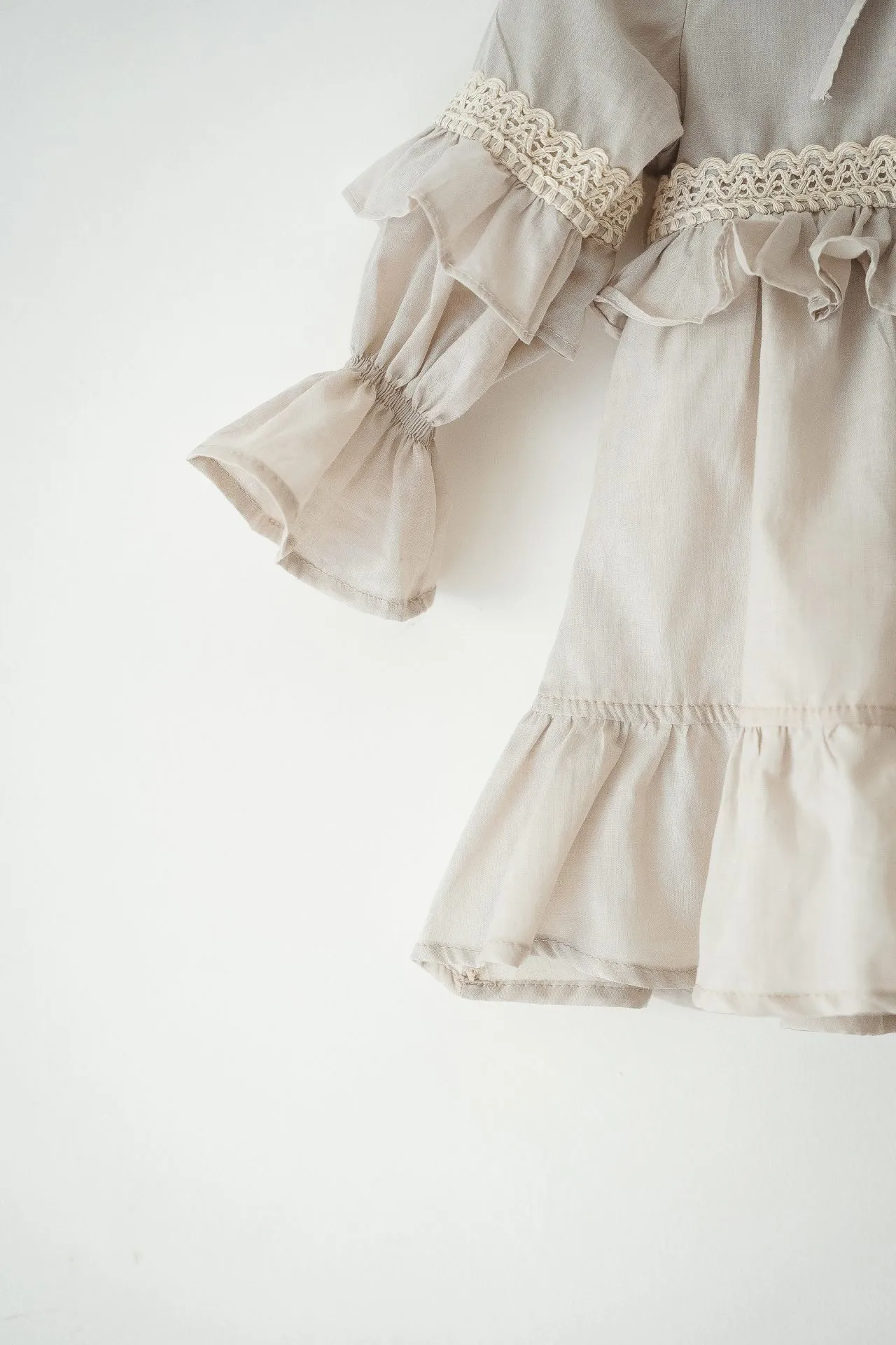 Vestido Amelia de Voile Natural con Puntillas y Forro de Poplín - Imagen 5